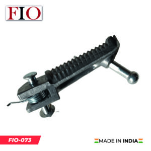 REPOSAPIES DELANTERO LH IZQUIERDO R 15/ FZ /SE67-17