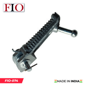 REPOSAPIES DELANTERO RH DERECHO 15 / FZ/SE67-18