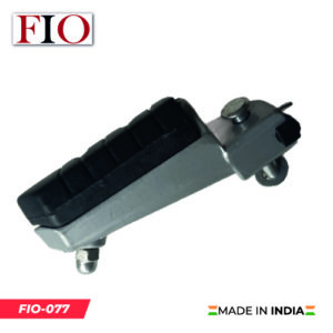 REPOSAPIES DELANTERO RH DERECHO DSCVR 125 ST/SE67-06